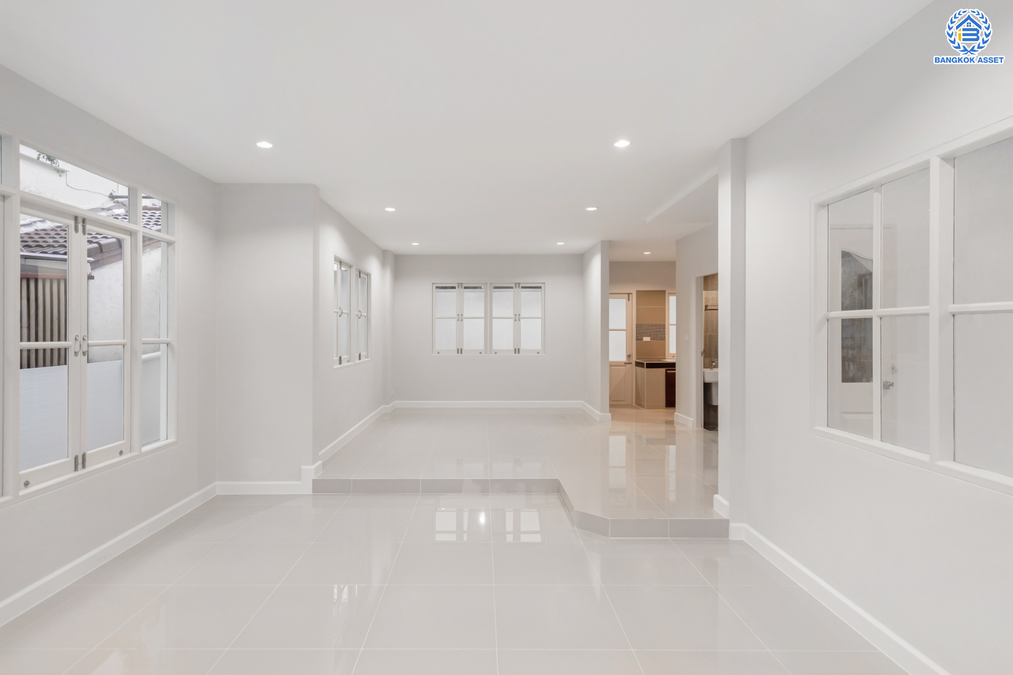 บ้านมือสองตกแต่งใหม่ แบรนด์ LH ม.ชัยพฤกษ์ ทวีวัฒนา เนื้อที่ 51 ตร.ว. ตอบโจทย์ทุกการอยู่อาศัย ด้วยฟังก์ชัน 4 ห้องนอน 3 ห้องน้ำ 1 ที่จอดรถ บนทำเลศักยภาพ เชื่อมต่อทางคู่ขนานลอยฟ้าบรมราชชนนี ใกล้ ม.มหิดล และเซ็นทรัลศาลายา